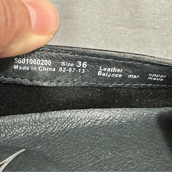 Sz. 36 Dansko Olivia black/gold snake print loafers, comfort, walking, slip-on - Picture 6 of 13